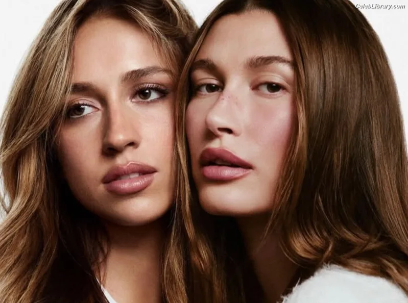 Hailey Baldwin Bieber photo 5 of 1157