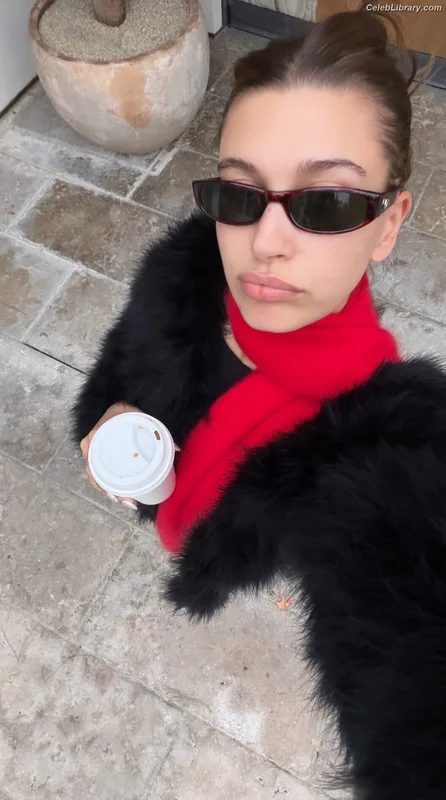 Hailey Baldwin Bieber photo 15 of 1157