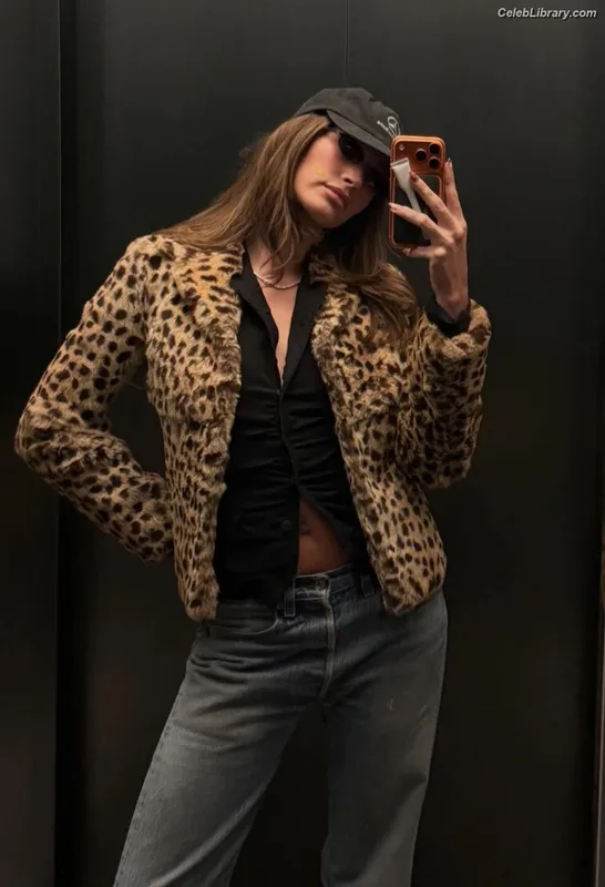 Hailey Baldwin Bieber photo 18 of 1157