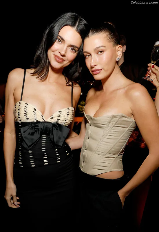 Hailey Baldwin Bieber photo 9 of 1157
