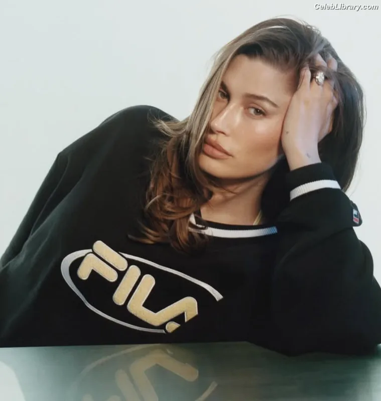 Hailey Baldwin Bieber photo 14 of 1157