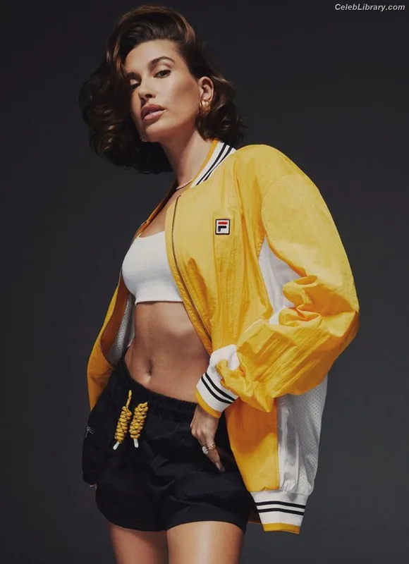 Hailey Baldwin Bieber photo 6 of 1157