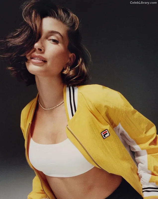 Hailey Baldwin Bieber photo 7 of 1157