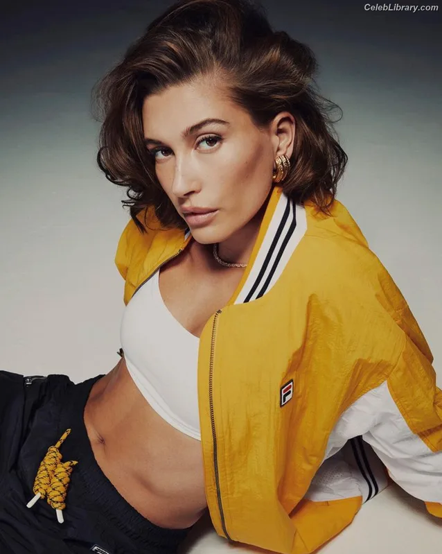 Hailey Baldwin Bieber photo 11 of 1157