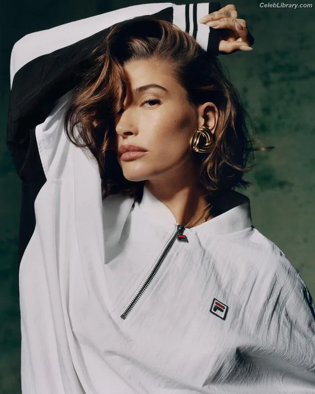 Hailey Baldwin Bieber photo 12 of 1157