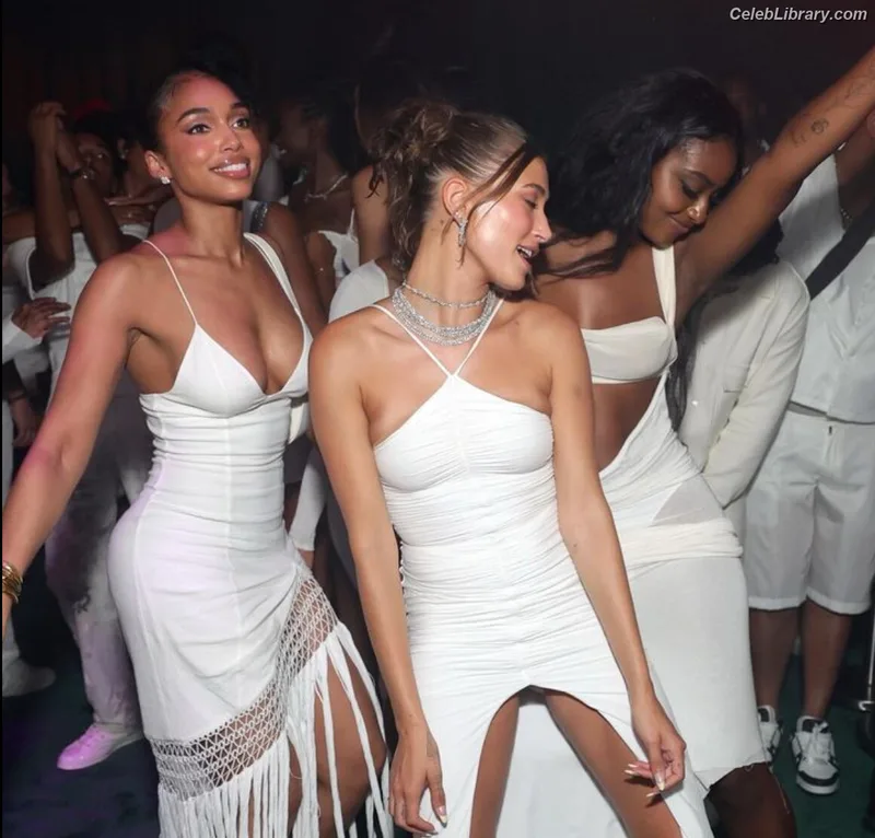 Hailey Baldwin Bieber photo 22 of 1157