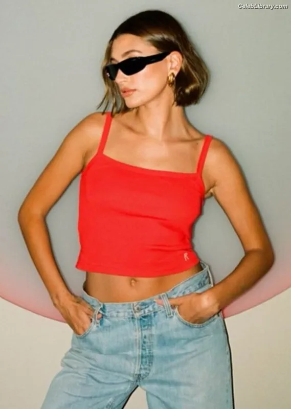 Hailey Baldwin Bieber photo 23 of 1157