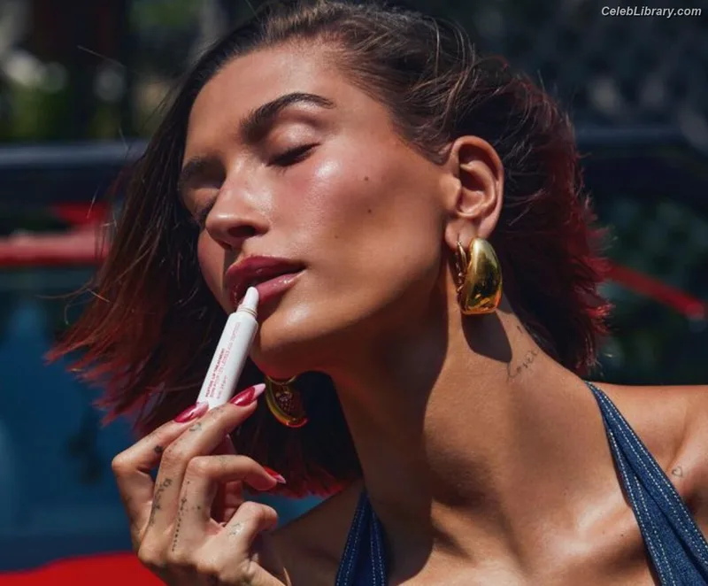 Hailey Baldwin Bieber photo 14 of 1157