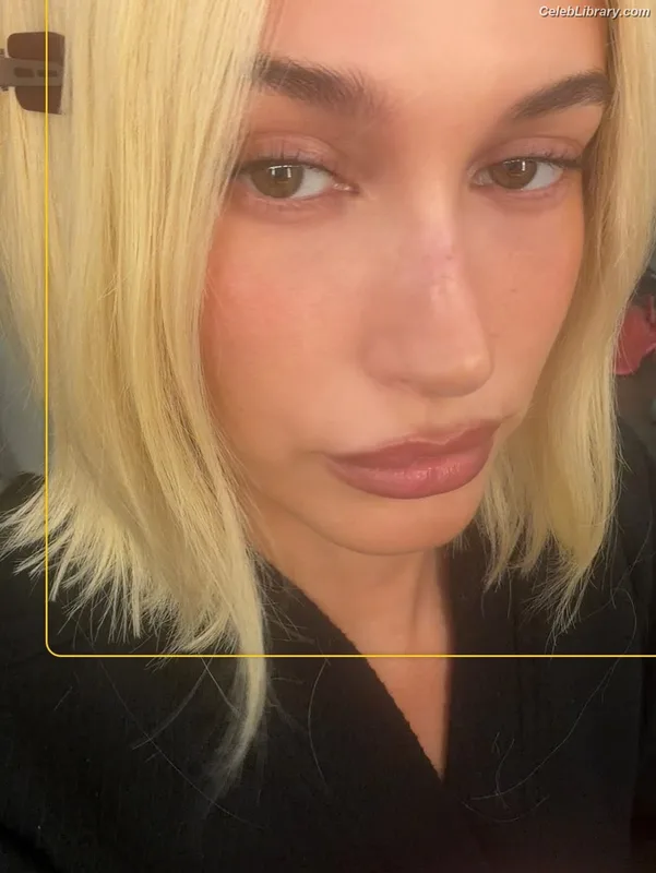 Hailey Baldwin Bieber photo 19 of 1157