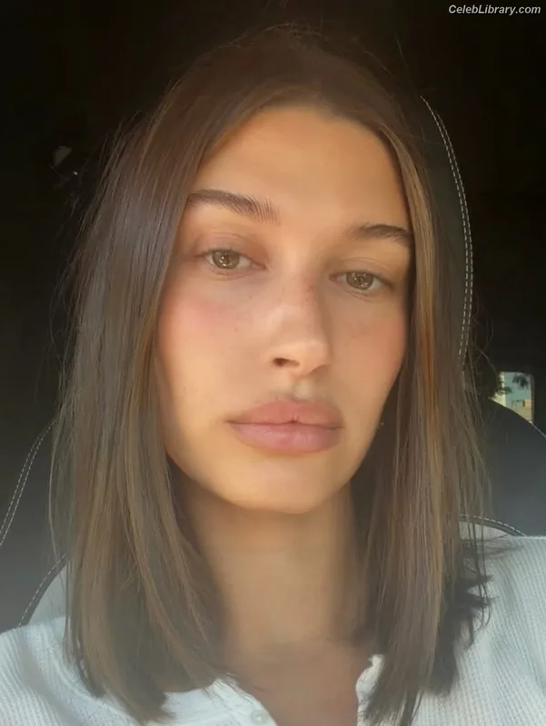 Hailey Baldwin Bieber photo 20 of 1157