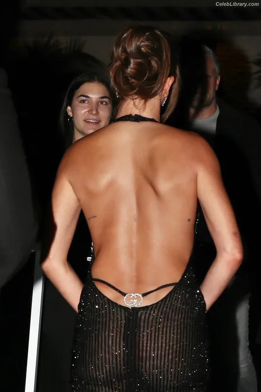 Hailey Baldwin Bieber photo 16 of 1157