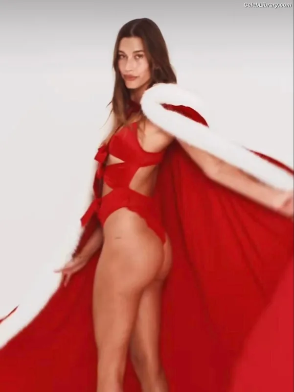 Hailey Baldwin Bieber photo 24 of 1157