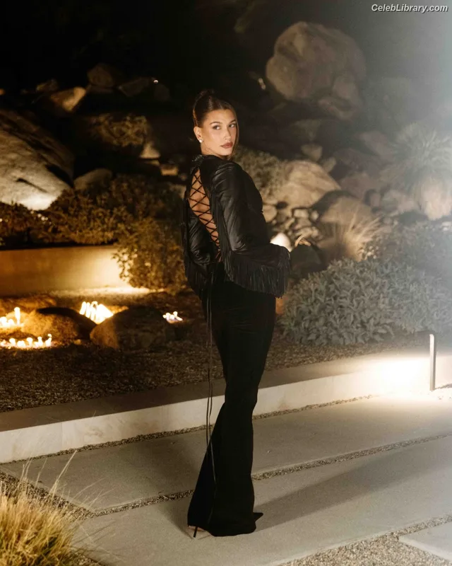 Hailey Baldwin Bieber photo 9 of 1157
