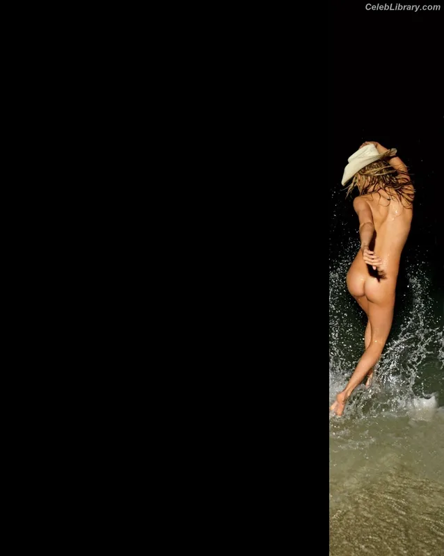 Hailey Clauson photo 9 of 501