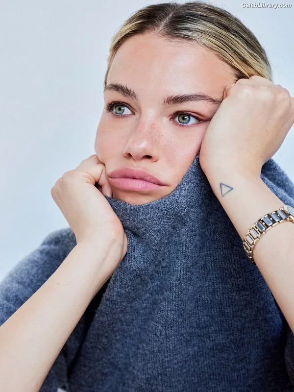 Hailey Clauson photo 14 of 501