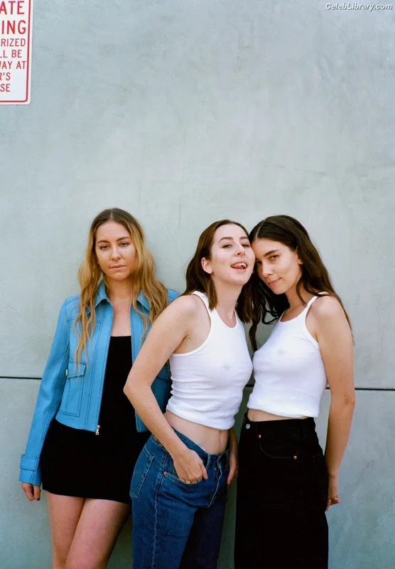 Haim Sisters photo 2 of 254
