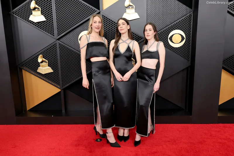 Haim Sisters photo 7 of 254