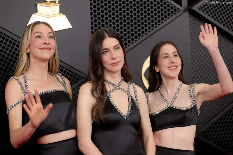 Haim Sisters photo 11 of 254