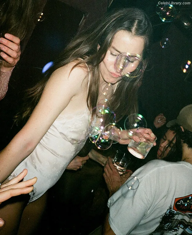 Haim Sisters photo 23 of 254