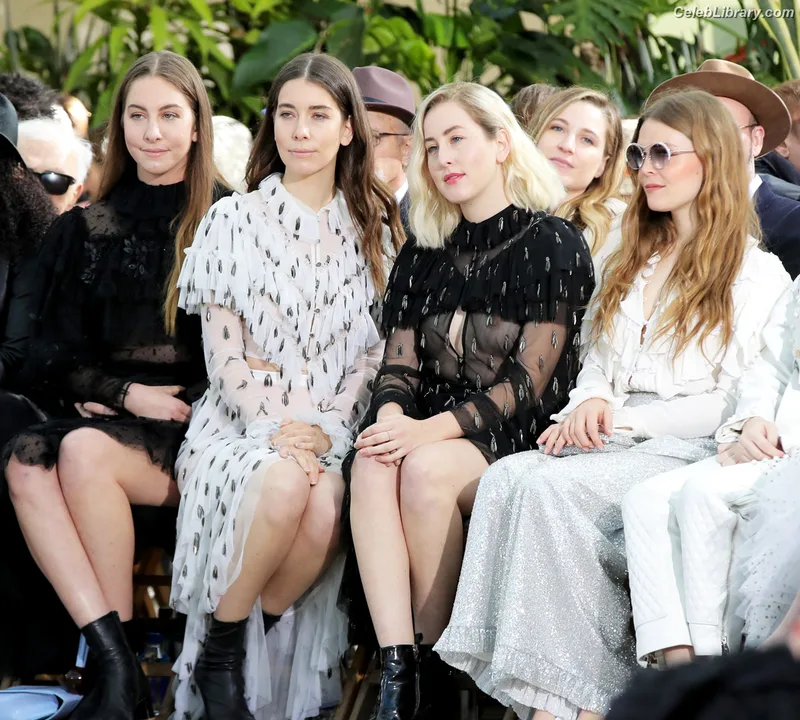 Haim Sisters photo 23 of 254