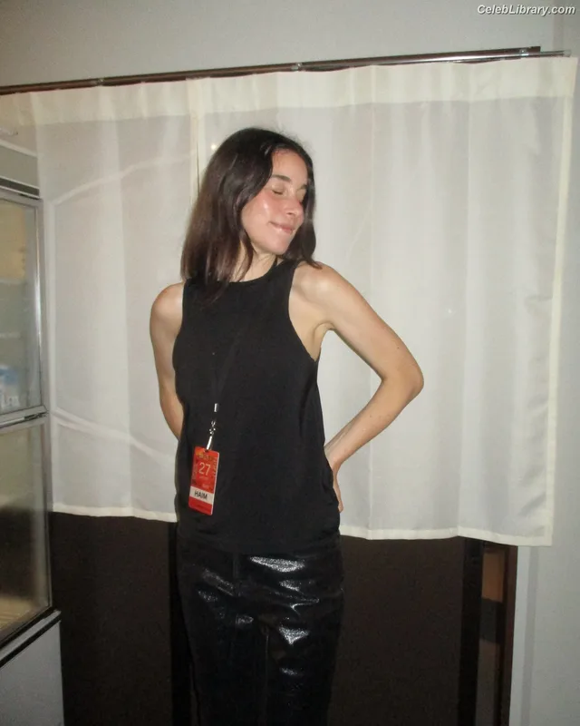 Haim Sisters photo 7 of 254