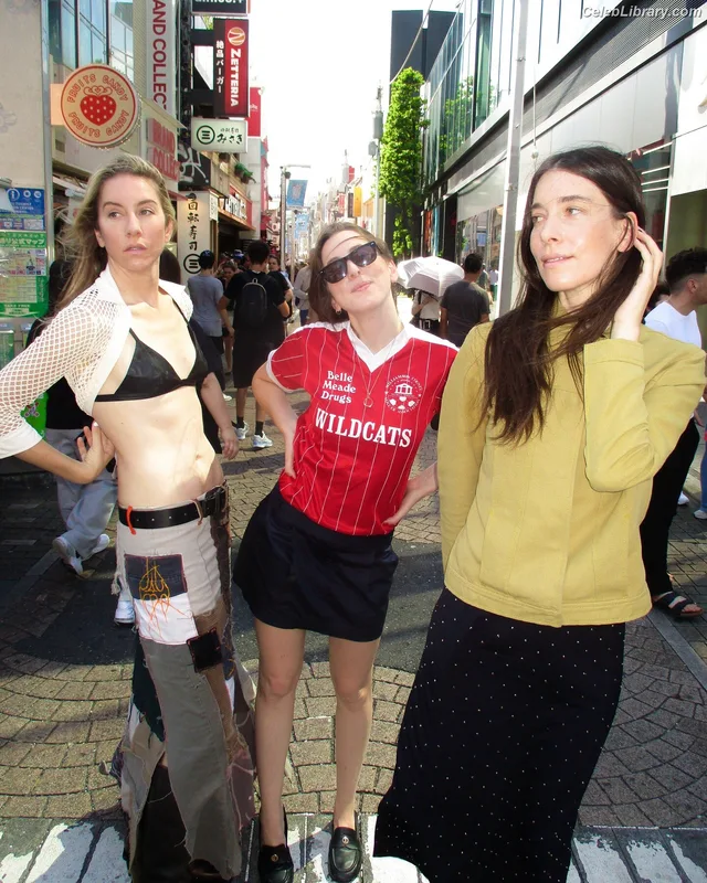 Haim Sisters photo 9 of 254