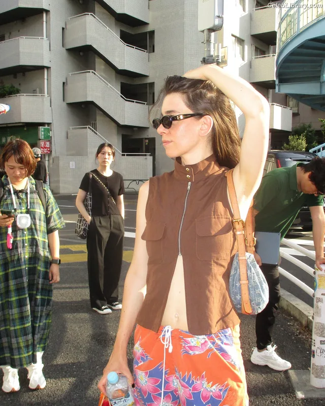 Haim Sisters photo 13 of 254