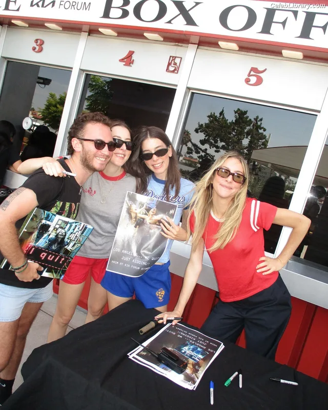 Haim Sisters photo 18 of 254