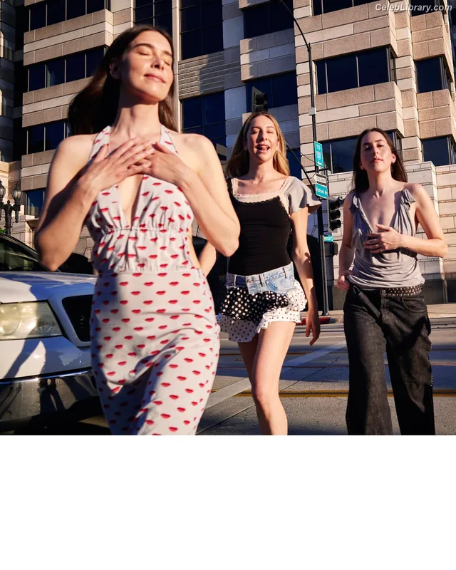 Haim Sisters photo 21 of 254