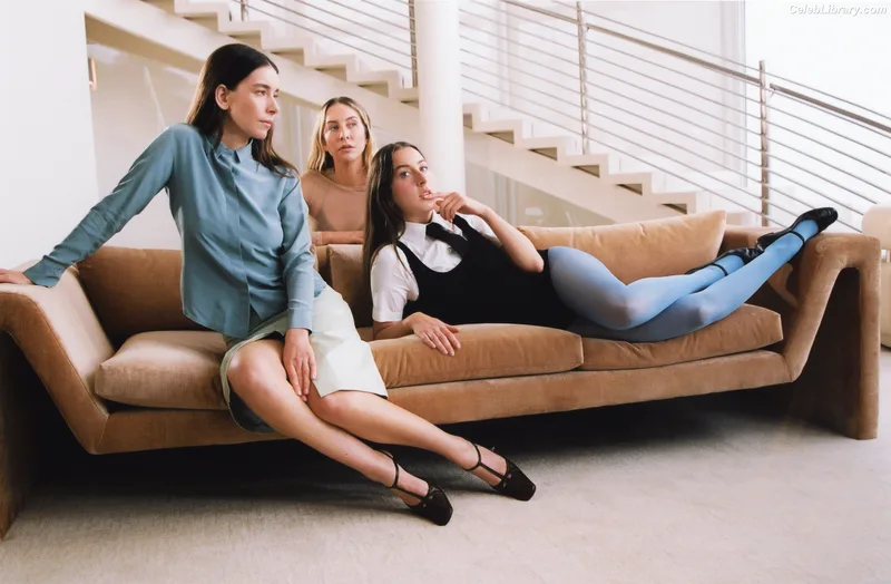 Haim Sisters photo 1 of 254