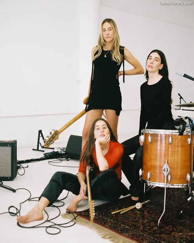 Haim Sisters photo 5 of 254