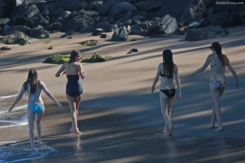 Haim Sisters photo 18 of 254