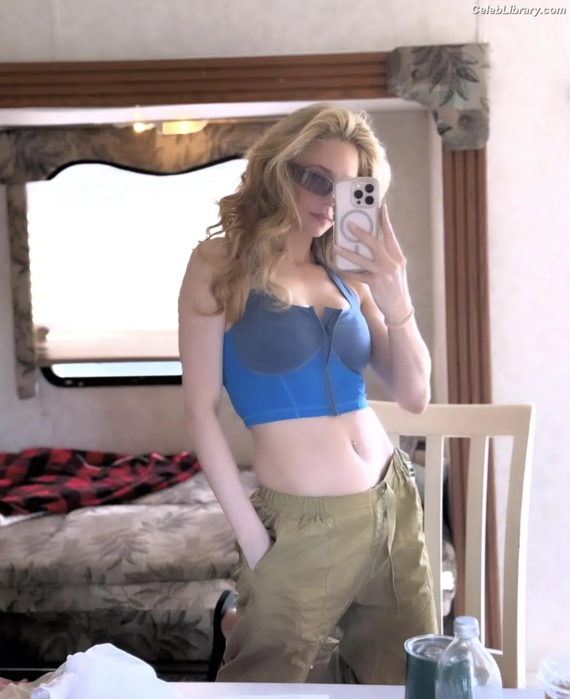 Haley Bennett photo 3 of 39