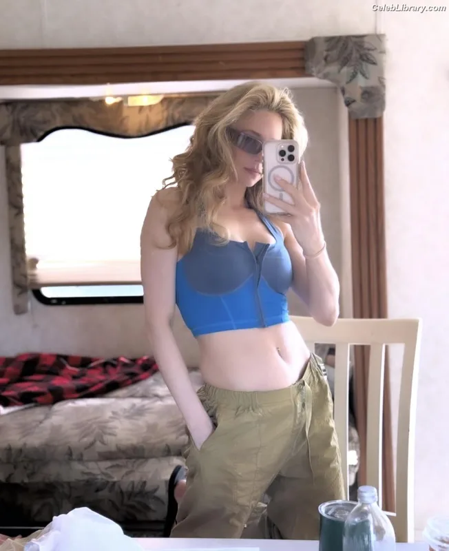 Haley Bennett photo 3 of 40