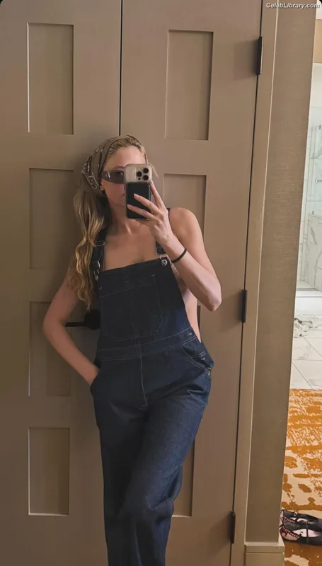 Haley Bennett photo 10 of 40