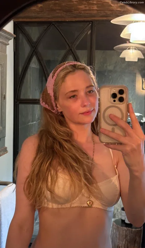 Haley Bennett photo 12 of 40