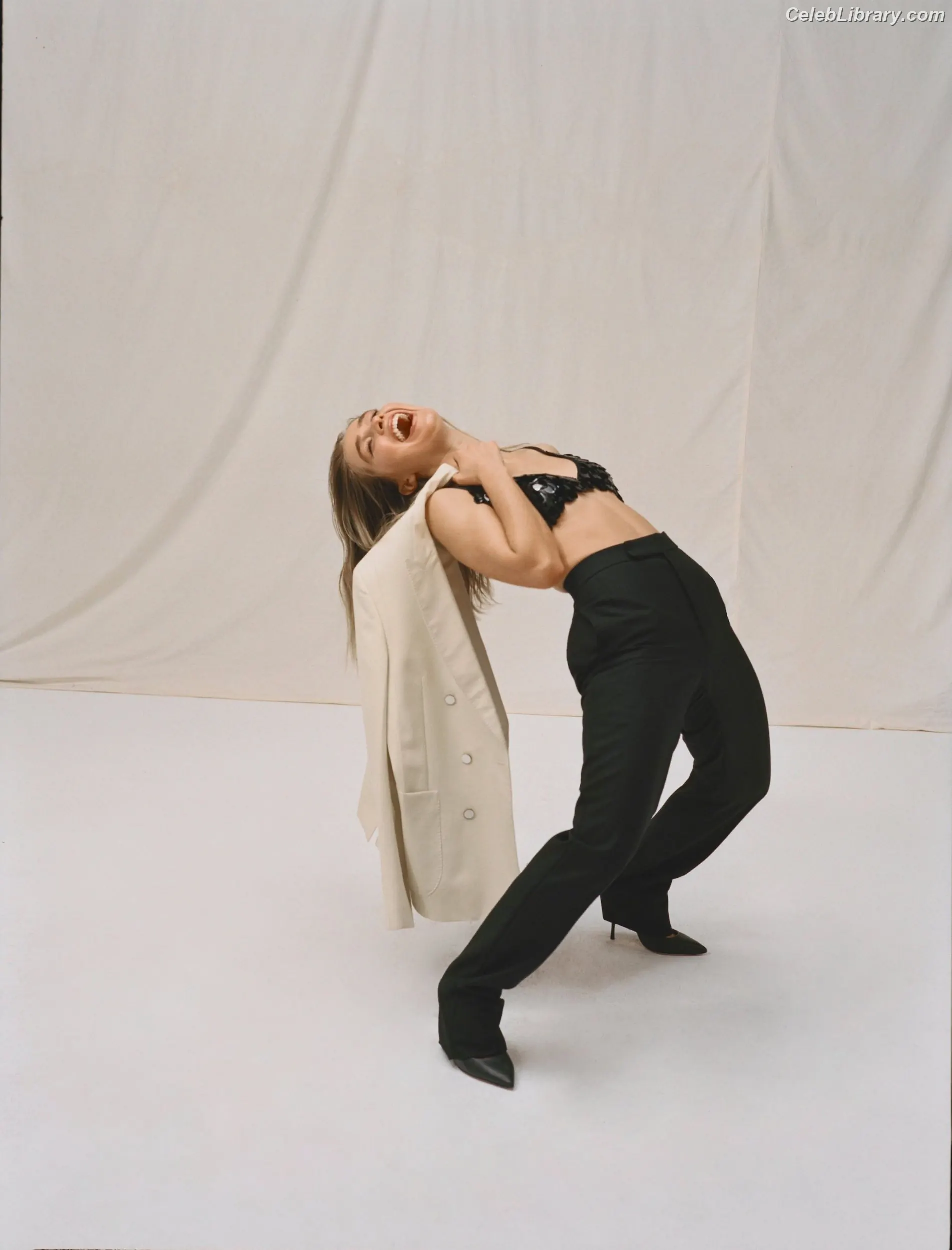 Haley Lu Richardson photo 9 of 710