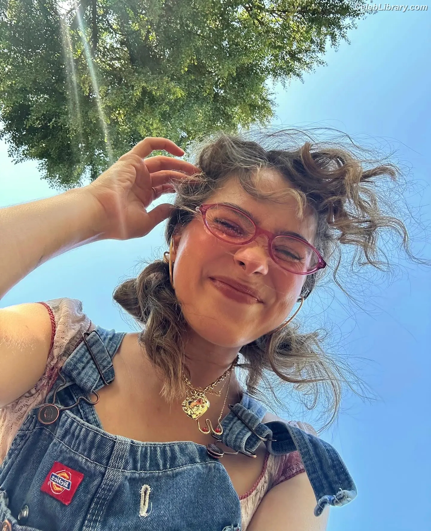 Haley Lu Richardson photo 9 of 710