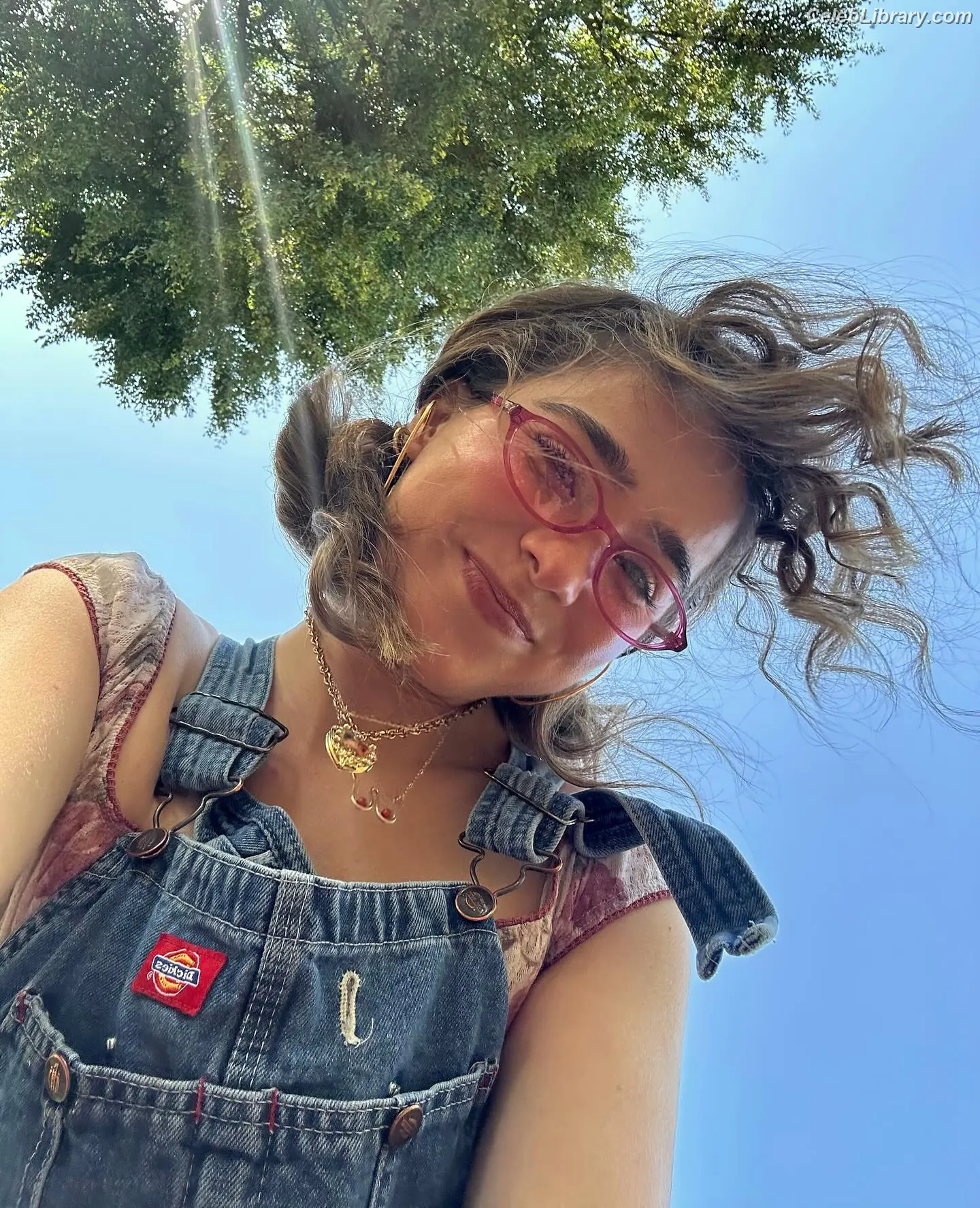 Haley Lu Richardson photo 10 of 710
