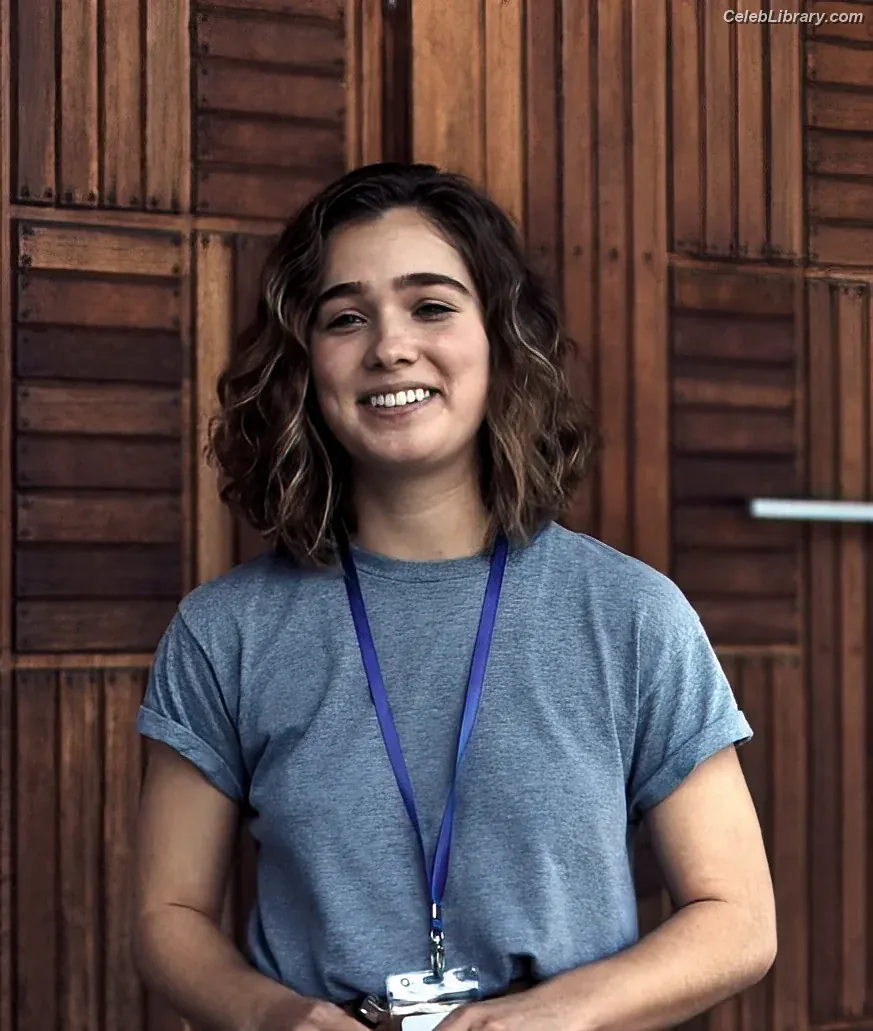 Haley Lu Richardson photo 1 of 710