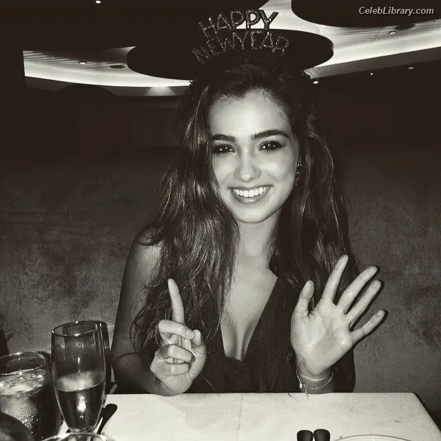 Haley Lu Richardson photo 15 of 710