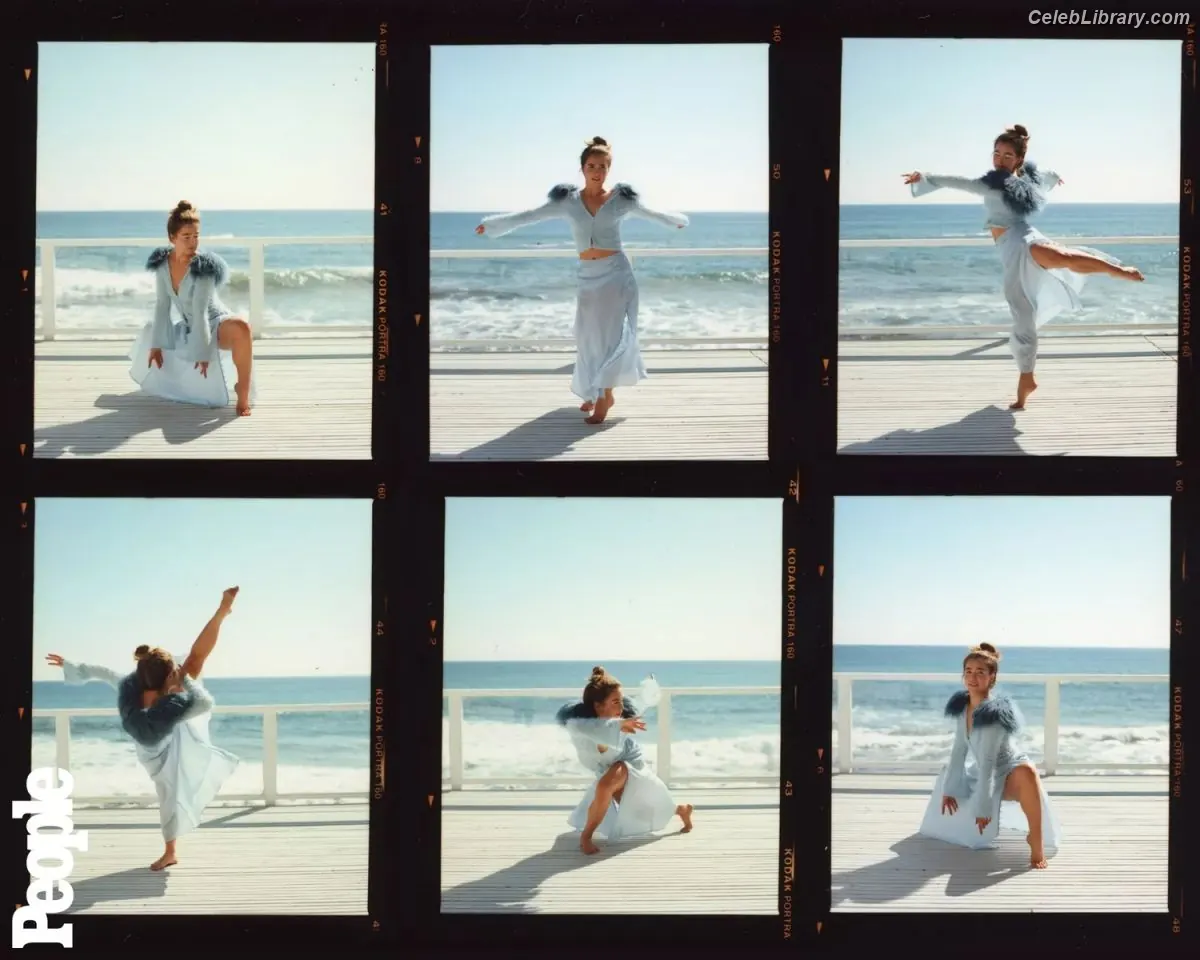 Haley Lu Richardson photo 3 of 710
