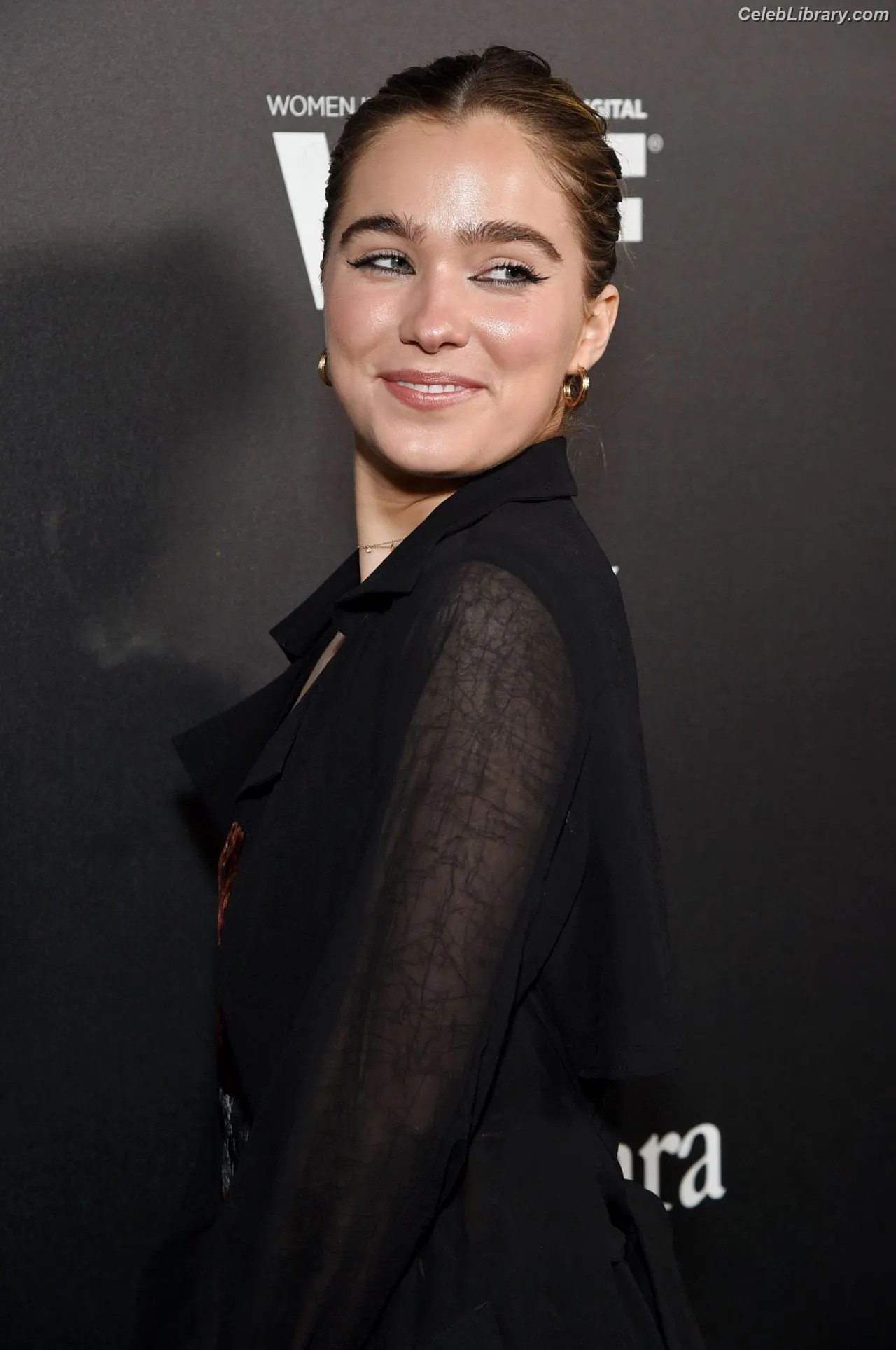 Haley Lu Richardson photo 3 of 710