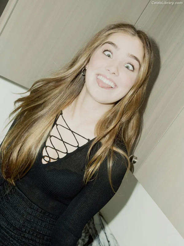 Haley Lu Richardson photo 3 of 711