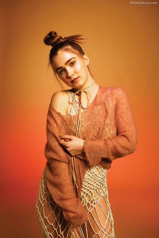 Haley Lu Richardson photo 4 of 711