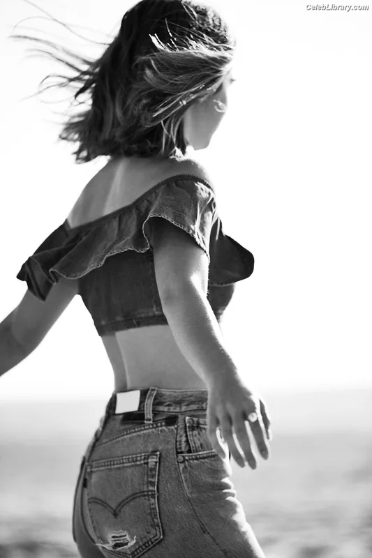 Haley Lu Richardson photo 7 of 711