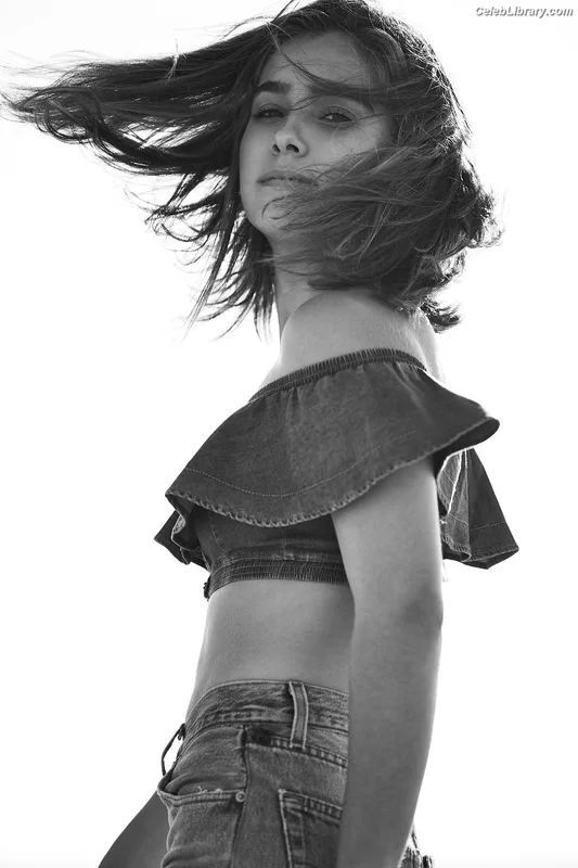 Haley Lu Richardson photo 12 of 711