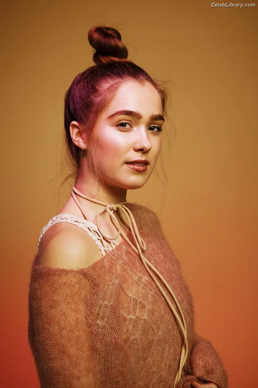 Haley Lu Richardson photo 13 of 711