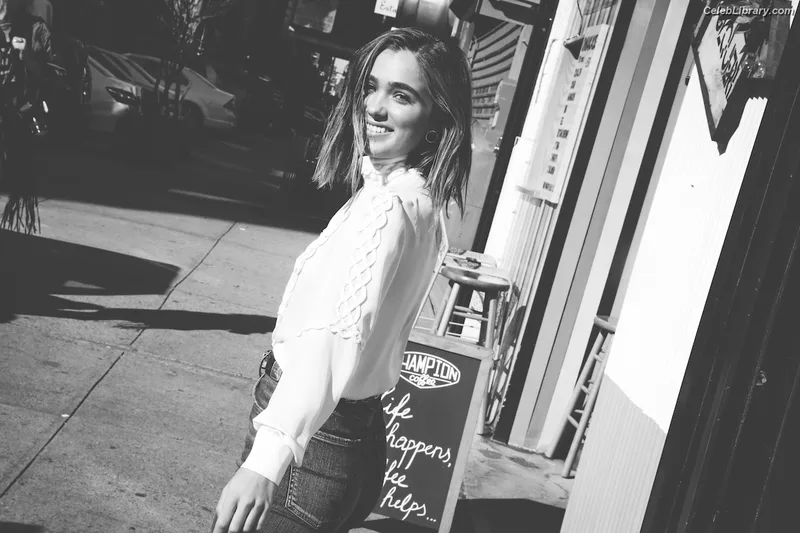 Haley Lu Richardson photo 2 of 711
