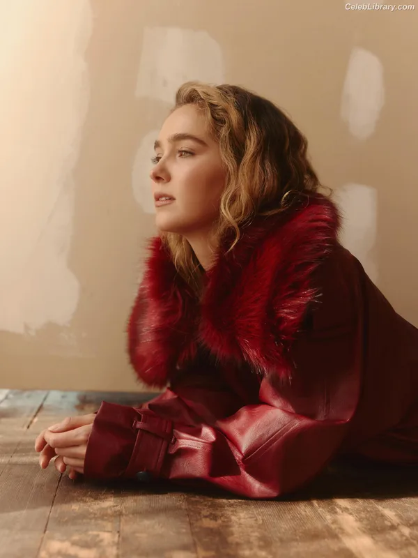 Haley Lu Richardson photo 14 of 711
